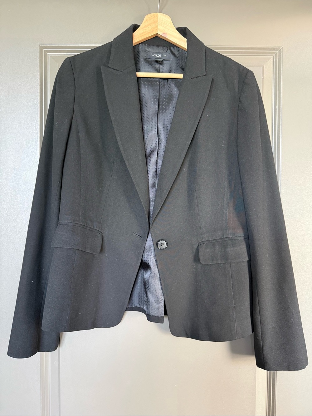 Ann Taylor Black Single-Button Women's Blazer
